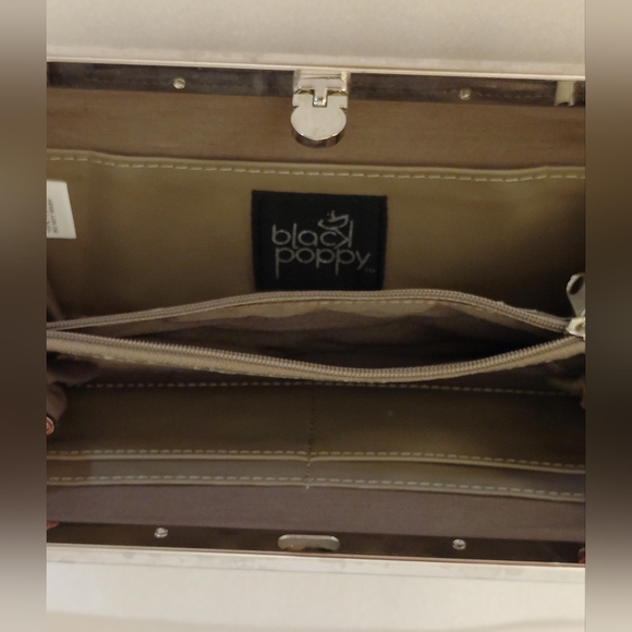 Black Poppy Floral Clutch - Picture 3 of 10